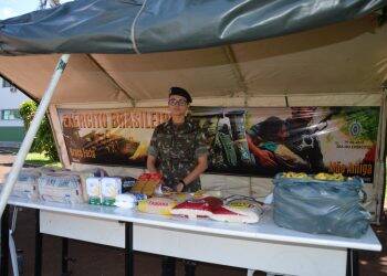 Exército em Foz do Iguaçu está recebendo doação de alimentos e roupas