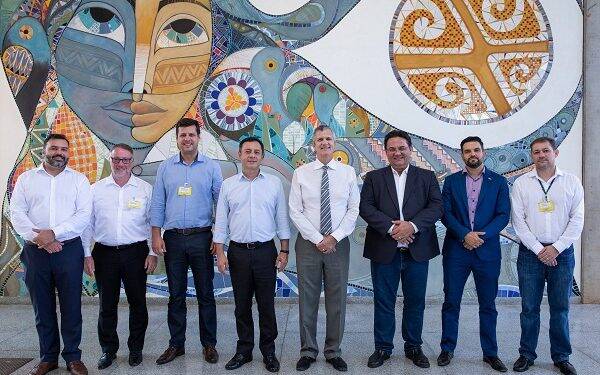 Representantes do MEC e do IFPR conhecem ações educacionais do PTI-BR