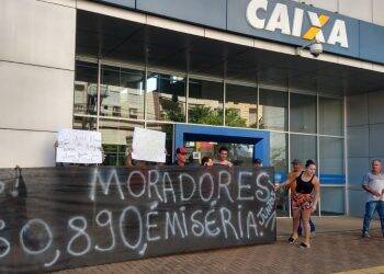 Moradores do Condomínio Duque de Caxias cobram solução após um ano de desocupação