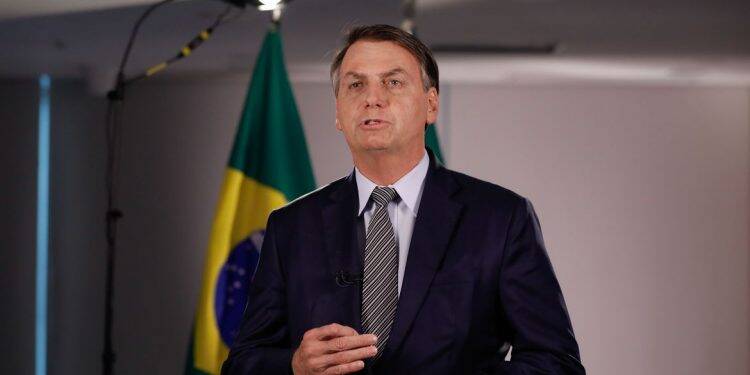 Secretário de Bolsonaro está com coronavírus e presidente passa ser monitorado