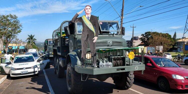 Carreata pede a reabertura do comércio em Foz do Iguaçu