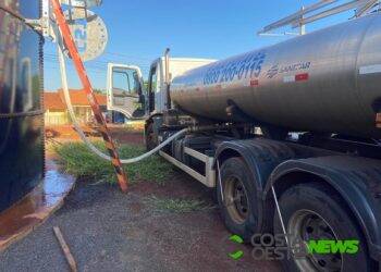 Falta de água leva Medianeira a ser abastecida por caminhões-pipa