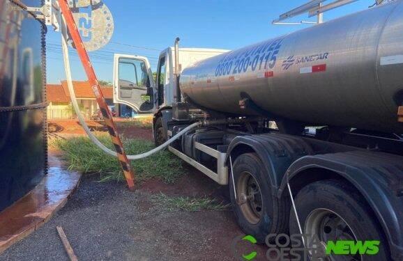 Falta de água leva Medianeira a ser abastecida por caminhões-pipa