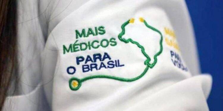 Ministério da Saúde vai chamar médicos cubanos para combate ao coronavírus