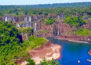 Com baixa vazão, Cataratas do Iguaçu proporcionam espetáculo visual diferente
