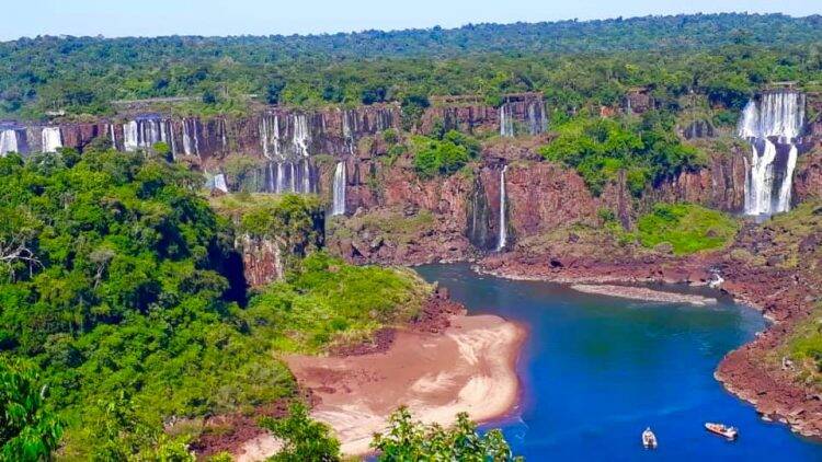 Com baixa vazão, Cataratas do Iguaçu proporcionam espetáculo visual diferente