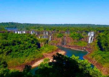 Com baixa vazão, Cataratas do Iguaçu proporcionam espetáculo visual diferente