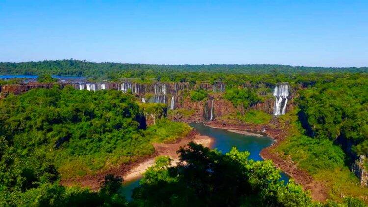 Com baixa vazão, Cataratas do Iguaçu proporcionam espetáculo visual diferente