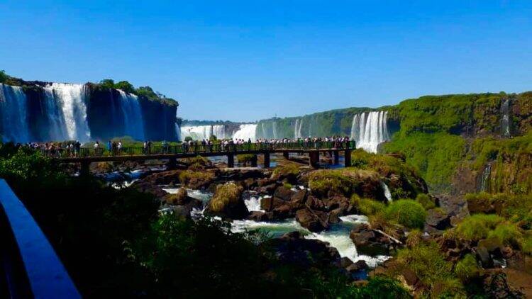 Com baixa vazão, Cataratas do Iguaçu proporcionam espetáculo visual diferente