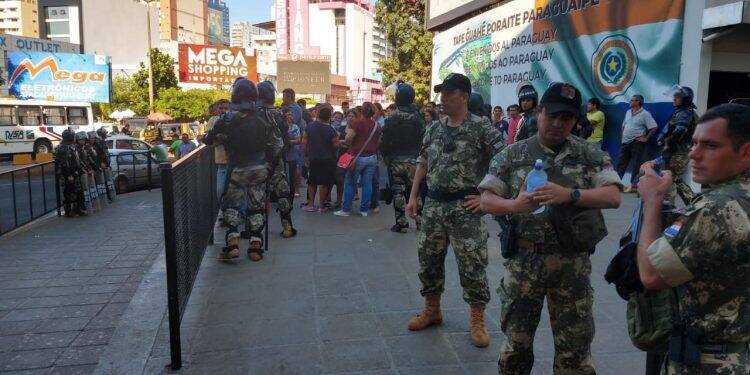 ‘Paseros’ continuam mobilizados na aduana paraguaia