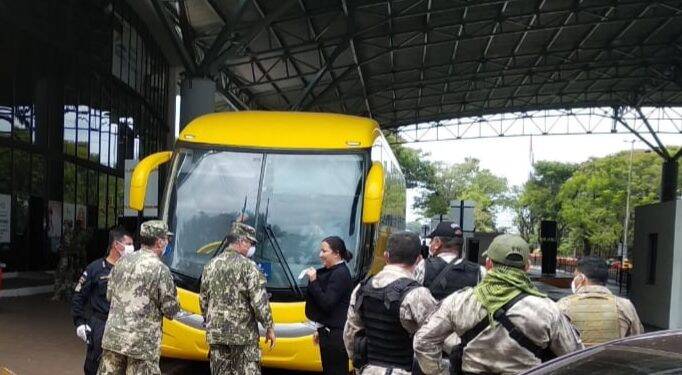 Paraguaios deixam Foz do Iguaçu para cumprir isolamento em Cidade do Leste