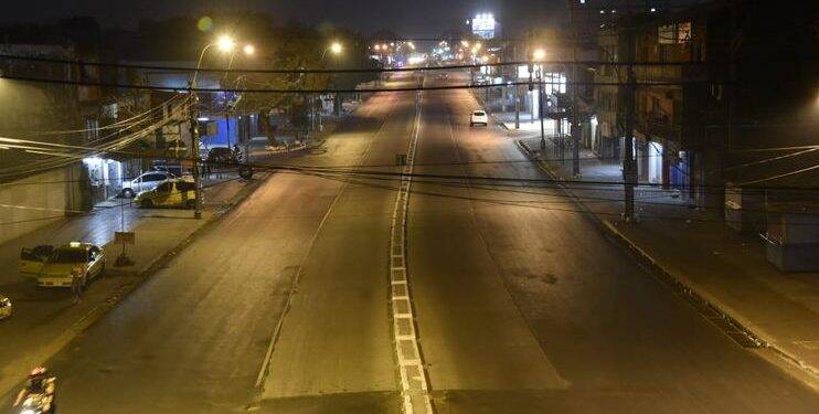 Jovens são presos em frente à bordel no Paraguai por descumprir toque de recolher