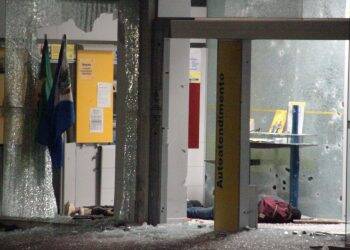 Confronto entre policiais e assaltantes de banco deixa sete mortos na Rio Grande do Sul