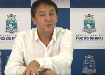 Sem exames rápidos para coronavírus, reabertura do comércio é atrocidade, diz prefeito
