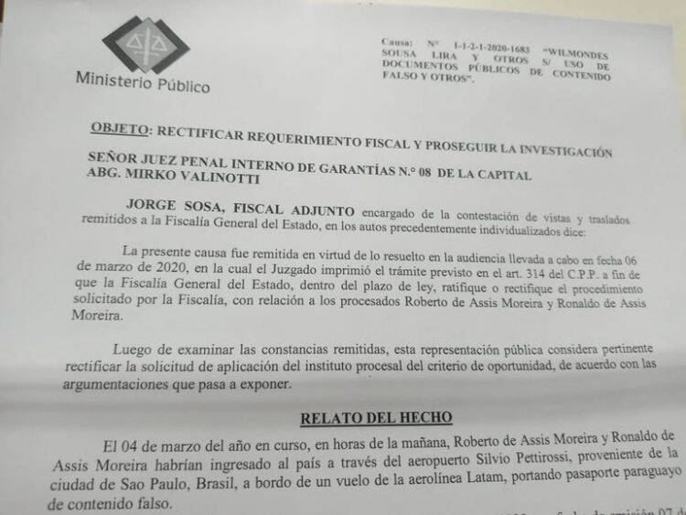 Justiça paraguaia decreta prisão preventiva de Ronaldinho Gaúcho e Assis