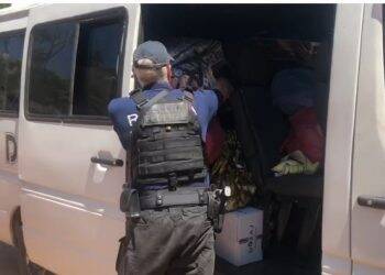 Contrabandistas abandonam mulher baleada em tentativa de assalto e acabam presos