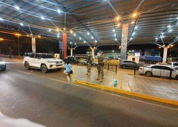 No último domingo, 138 brasileiros voltaram ao país pela Ponte da Amizade