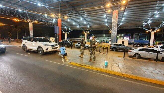 No último domingo, 138 brasileiros voltaram ao país pela Ponte da Amizade