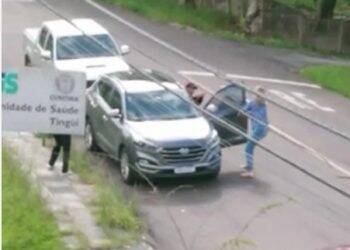 Mulher reage a assalto e bandido atira no Paraná; vídeo mostra tudo