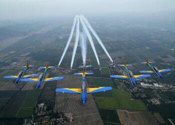 Apresentação da Esquadrilha da Fumaça marca os 20 anos do Gramadão de Itaipu