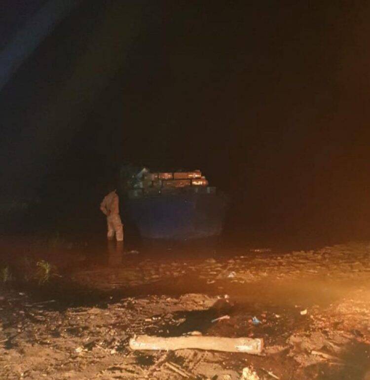 Piloto é preso e barco carregado de cigarros é apreendido no Lago de Itaipu