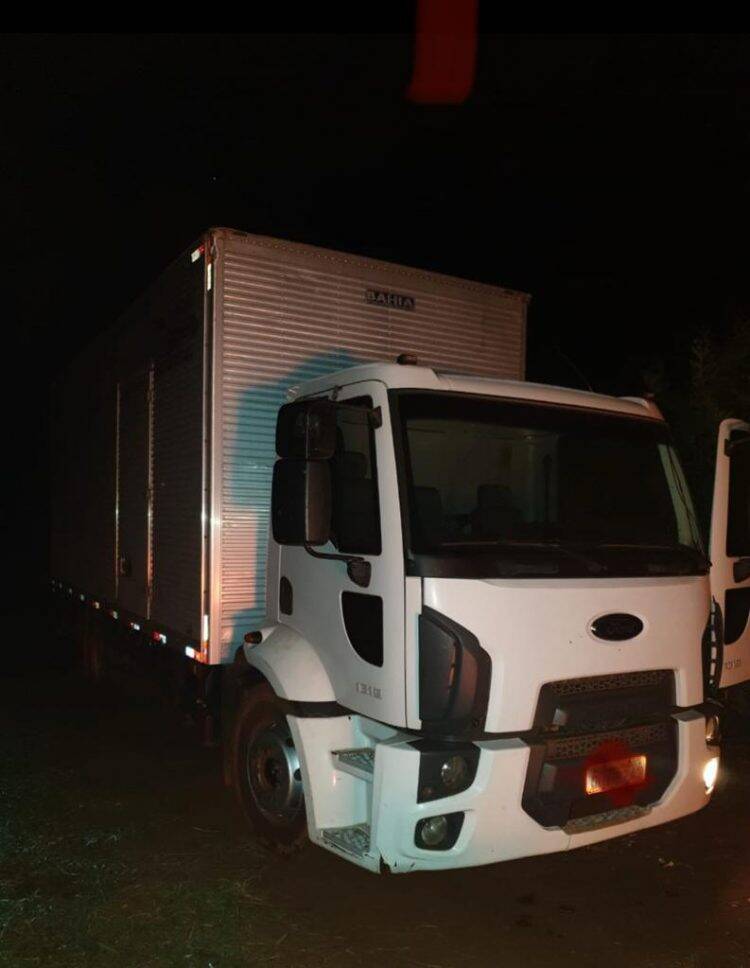 Piloto é preso e barco carregado de cigarros é apreendido no Lago de Itaipu