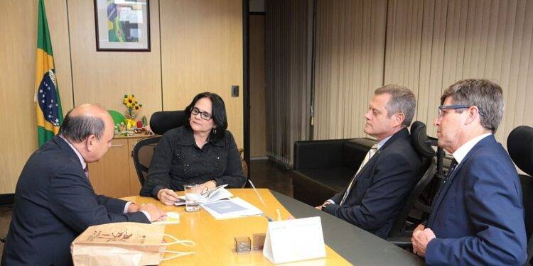 Contra a exploração sexual de crianças e adolescentes, ministra Damares volta a Foz, em maio