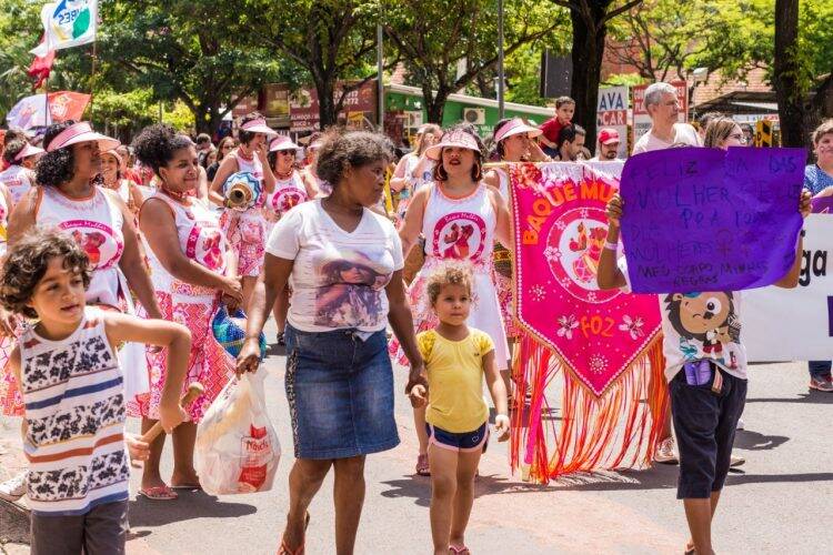 Marcha em Foz pede igualdade, direitos e fim da violência contra a mulher