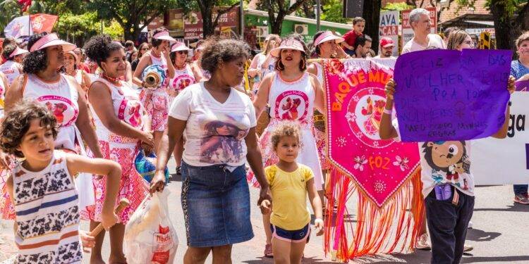 Marcha em Foz pede igualdade, direitos e fim da violência contra a mulher