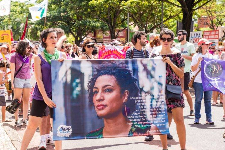 Marcha em Foz pede igualdade, direitos e fim da violência contra a mulher