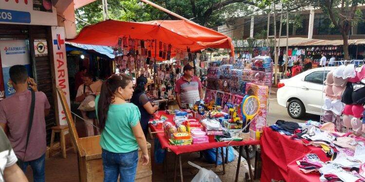 Coronavírus e dólar alto esvaziam Ciudad del Este e preocupa lojistas