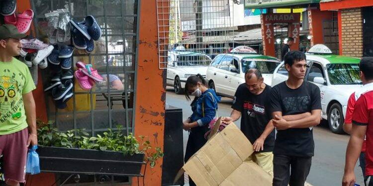 Coronavírus e dólar alto esvaziam Ciudad del Este e preocupa lojistas