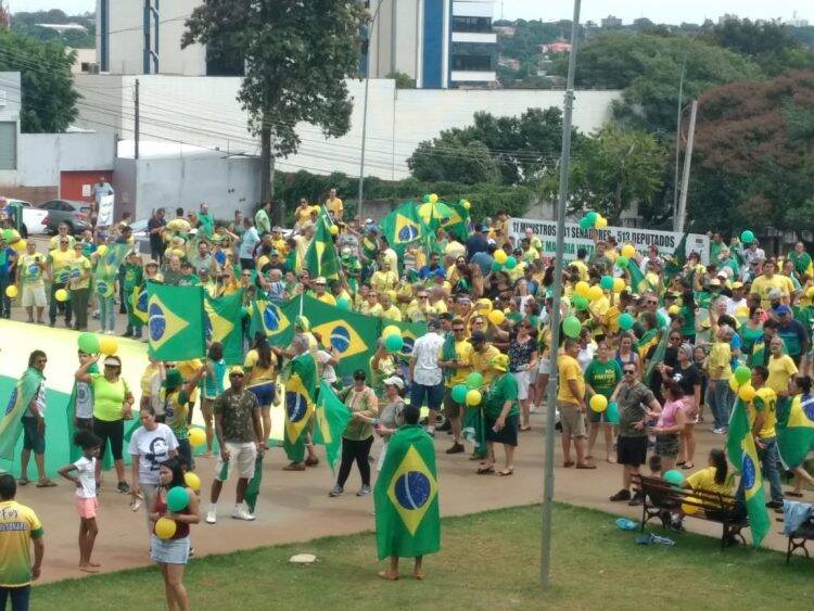 Mesmo com o risco do coronavírus, manifestantes vão as ruas contra Congresso e STF