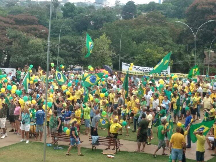 Mesmo com o risco do coronavírus, manifestantes vão as ruas contra Congresso e STF