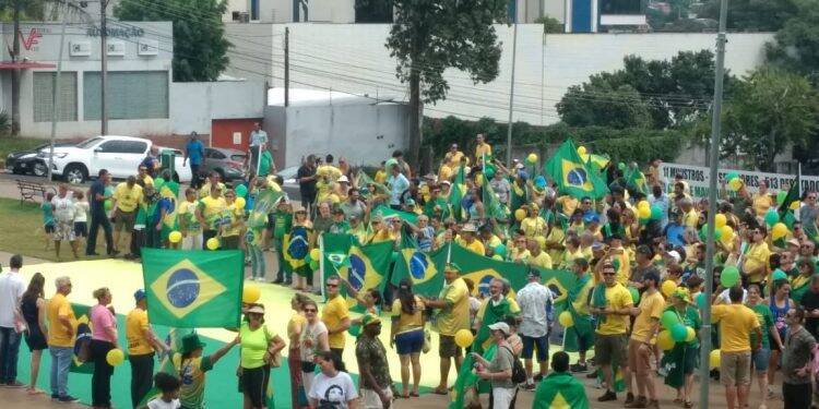 Mesmo com o risco do coronavírus, manifestantes vão as ruas contra Congresso e STF