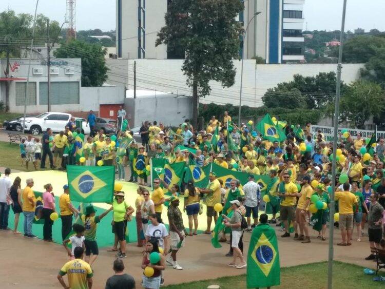 Mesmo com o risco do coronavírus, manifestantes vão as ruas contra Congresso e STF
