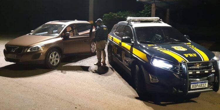 PRF recupera veículo roubado