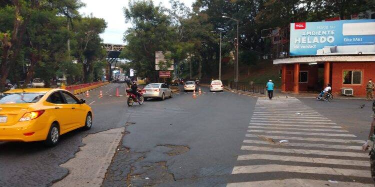 Ponte Internacional da Amizade é fechada para estrangeiros no lado paraguaio