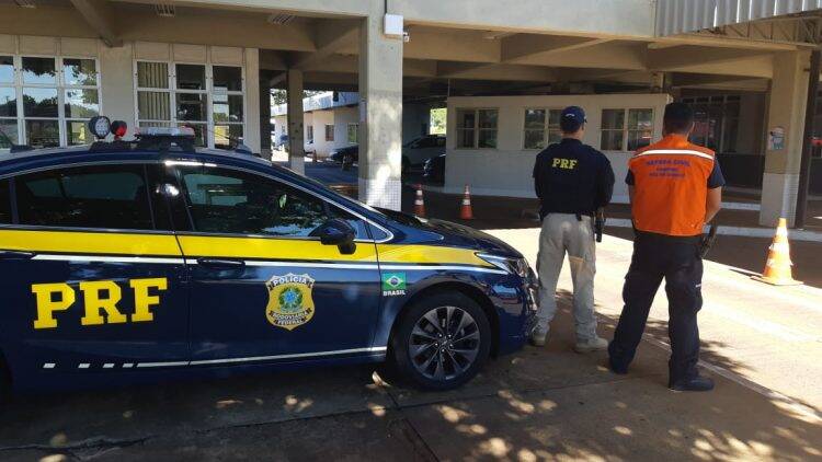 PRF atua nas fronteiras em Foz do Iguaçu para restrição de entrada no Brasil