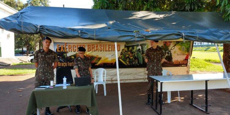 Exército recebe doações para famílias carentes; Assistência Social fará distribuição