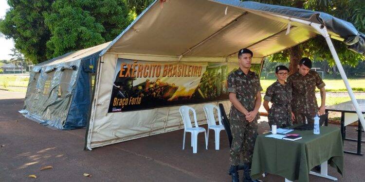 Exército recebe doações para famílias carentes; Assistência Social fará distribuição