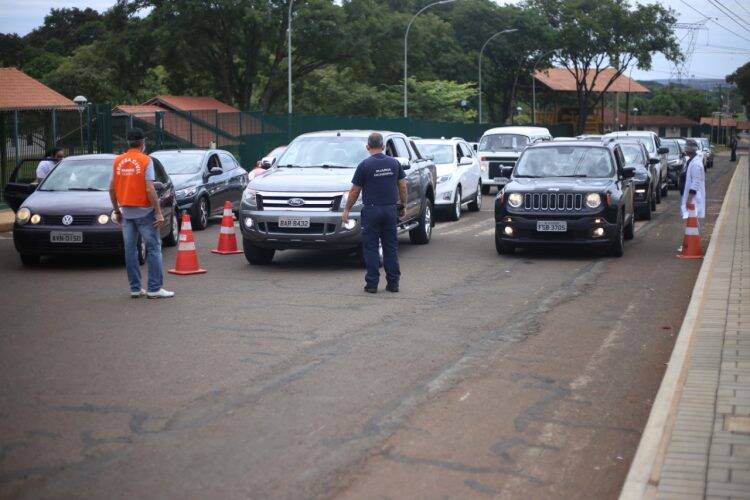 Mais de 3.500 idosos receberam a vacinação contra a gripe neste sábado