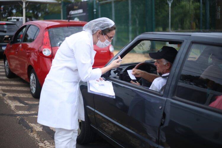 Mais de 3.500 idosos receberam a vacinação contra a gripe neste sábado