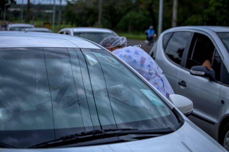 Mais de 3.500 idosos receberam a vacinação contra a gripe neste sábado