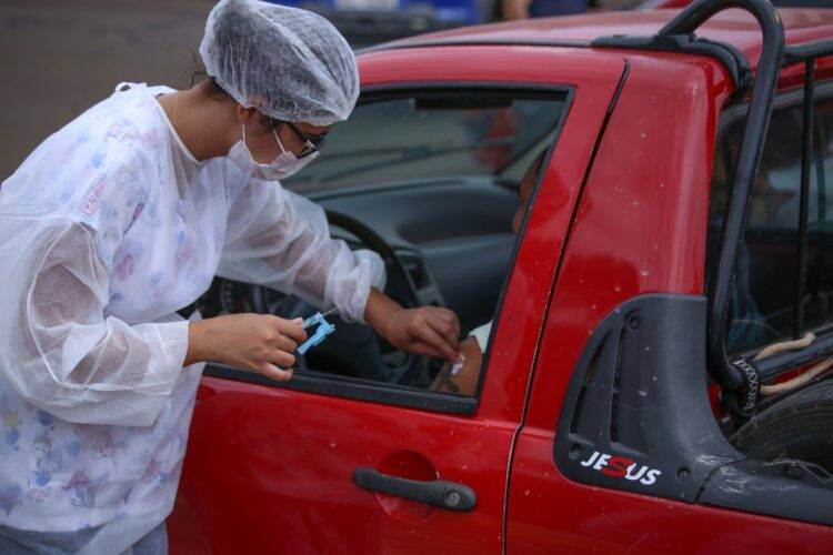 Mais de 3.500 idosos receberam a vacinação contra a gripe neste sábado