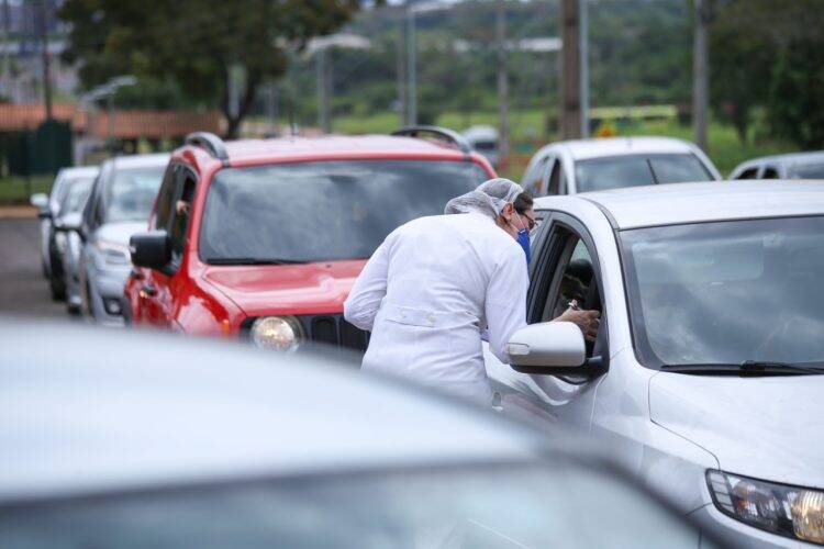 Mais de 3.500 idosos receberam a vacinação contra a gripe neste sábado
