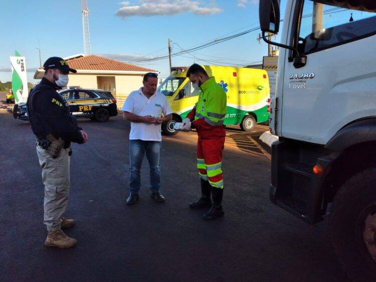 Coronavírus: PRF participa de ações em apoio aos caminhoneiros no Paraná