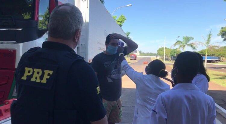 Coronavírus: PRF participa de ações em apoio aos caminhoneiros no Paraná