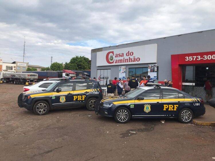 Coronavírus: PRF participa de ações em apoio aos caminhoneiros no Paraná