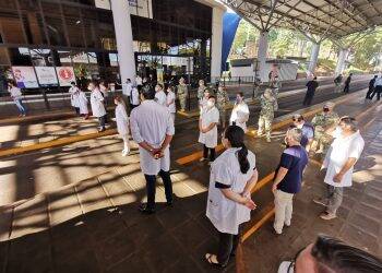 Médicos do Paraguai protestam contra a entrada de paraguaios em Ciudad del Este